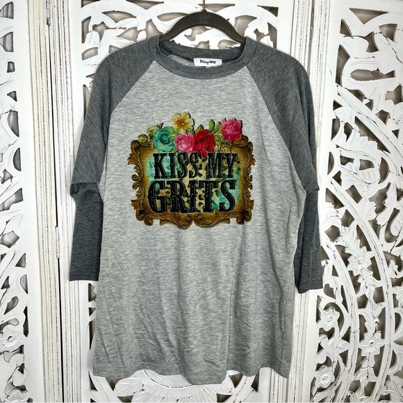 Prissy Jane ‘Kiss My Grits’ Baseball Tee - Picture 1 of 3
